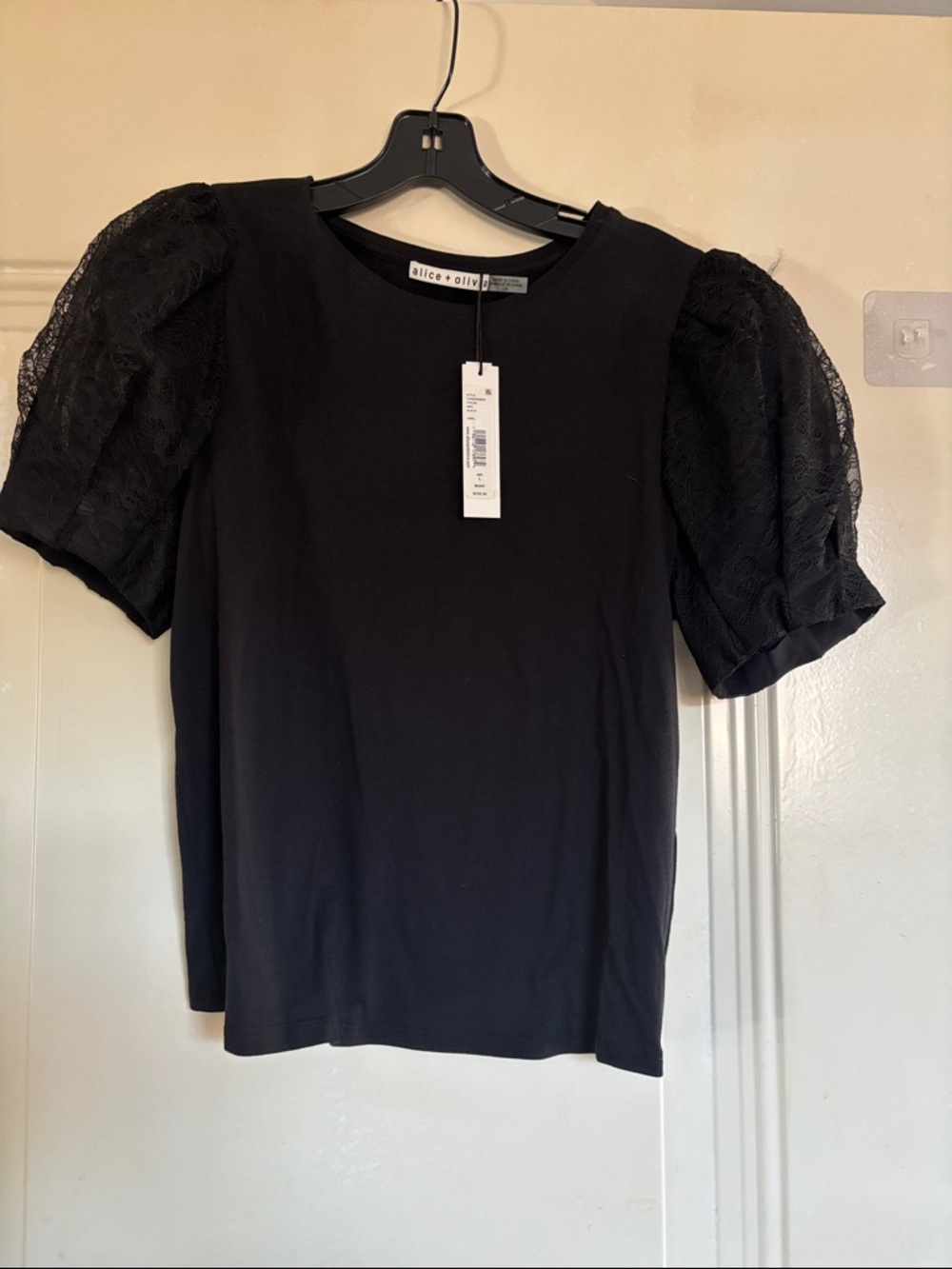 Alice + Olivia Black Puff-Sleeve Lace Tee